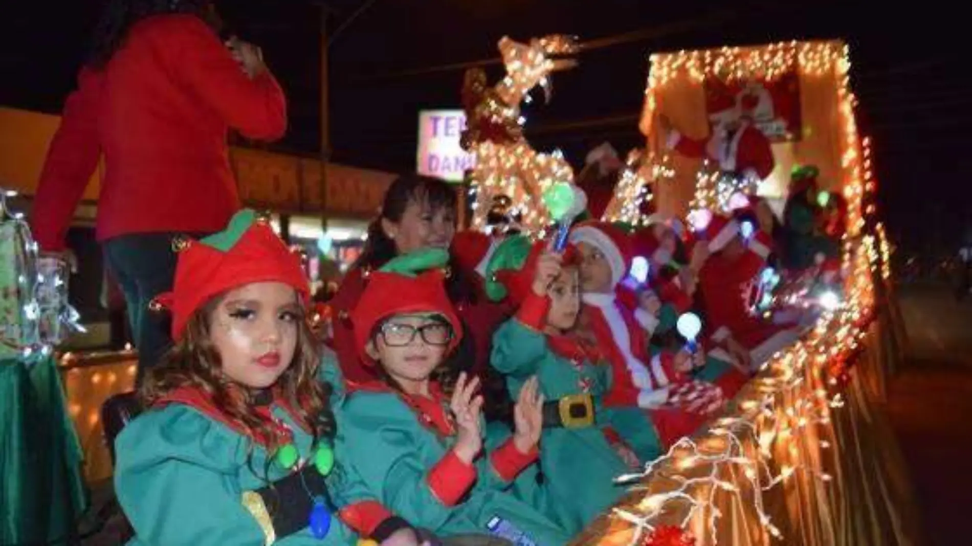 Invitan a las escuelas, empresas y agrupaciones a formar parte del contingente del tradicional Desfile de las Luces